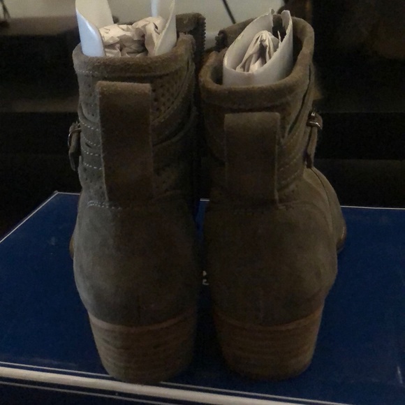 Boots - Picture 2 of 4